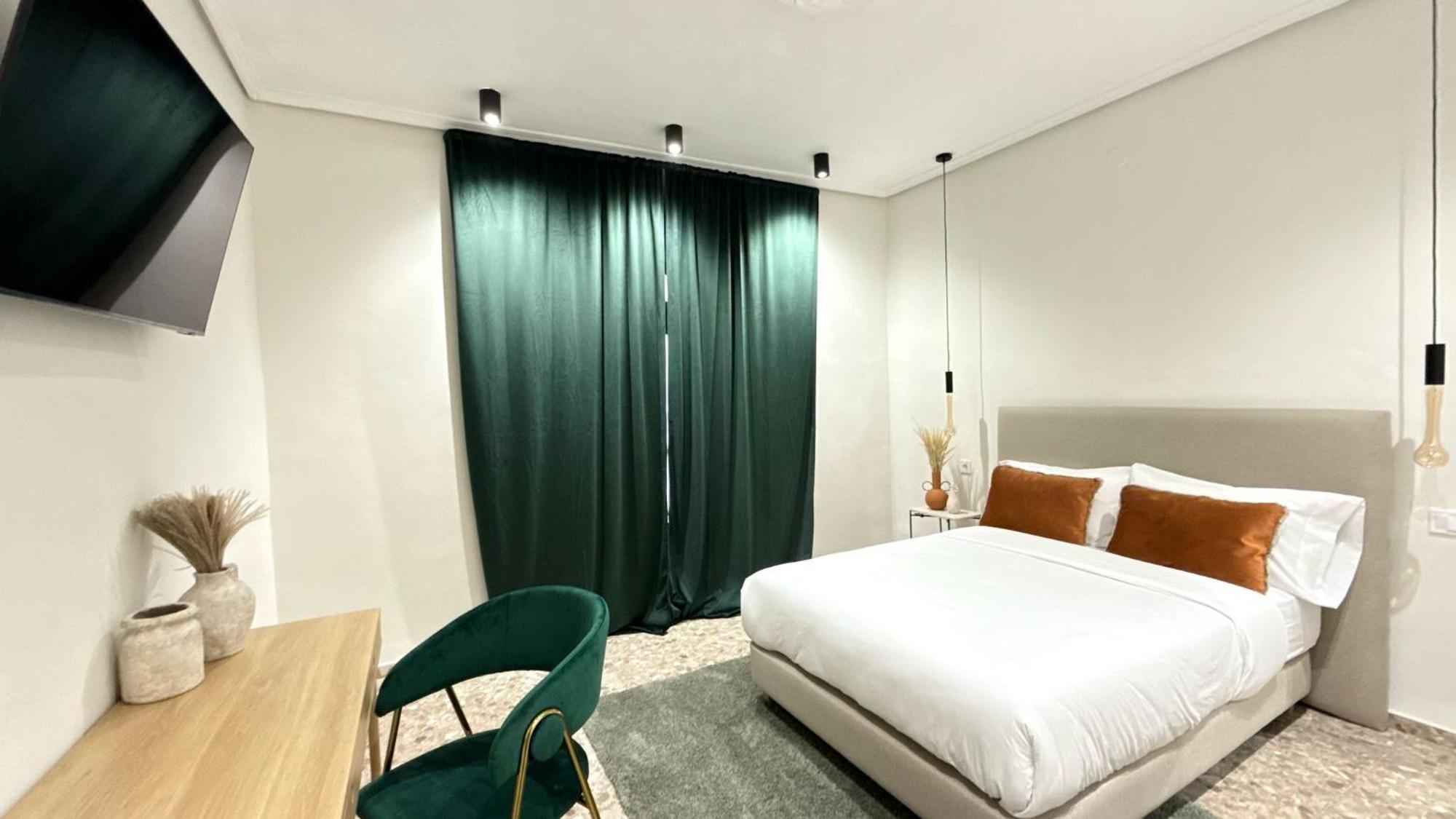 Valencia, Netflix, 4 Mins Walk To The Valenza