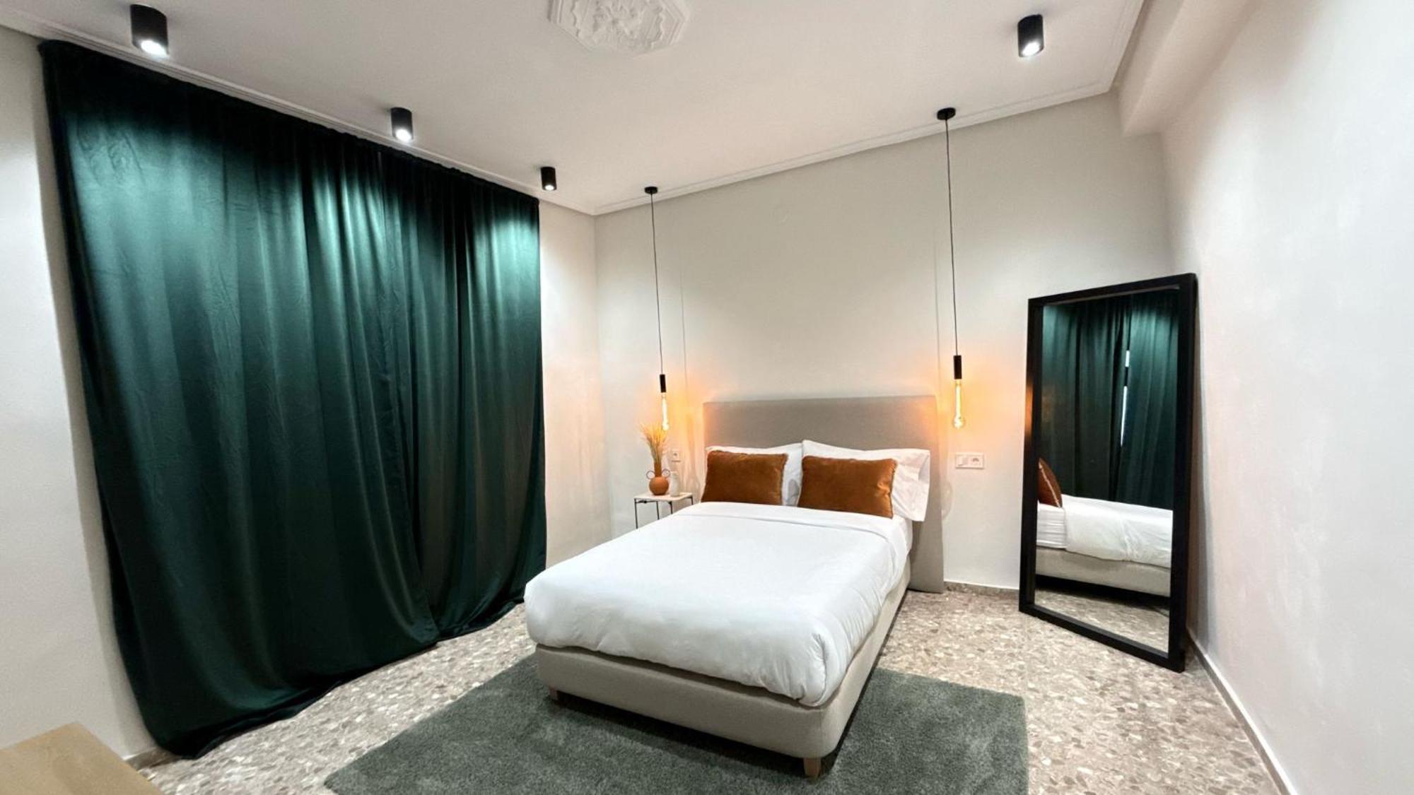 Valencia, Netflix, 4 Mins Walk To The Valencia